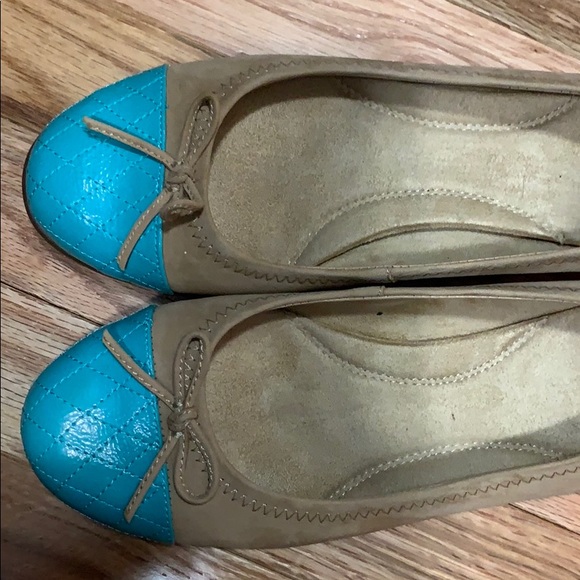 NBW turquoise and tan Aerosoles flats size 9 - Picture 2 of 3